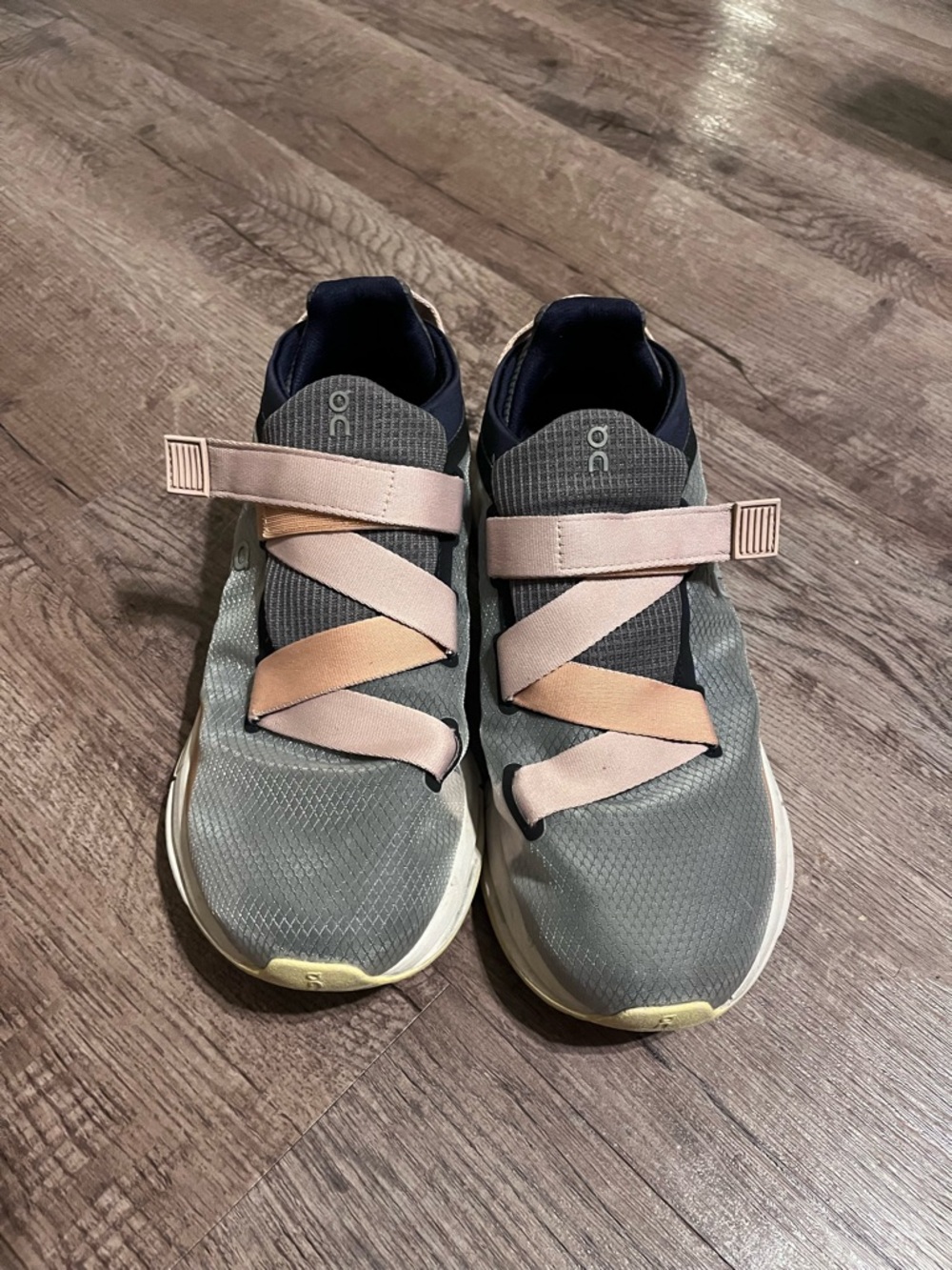 On Women's Cloudnova Wrap Velcro Low Top Sneakers Gray, Peach & Orange Sz 9.5 - Picture 2 of 6